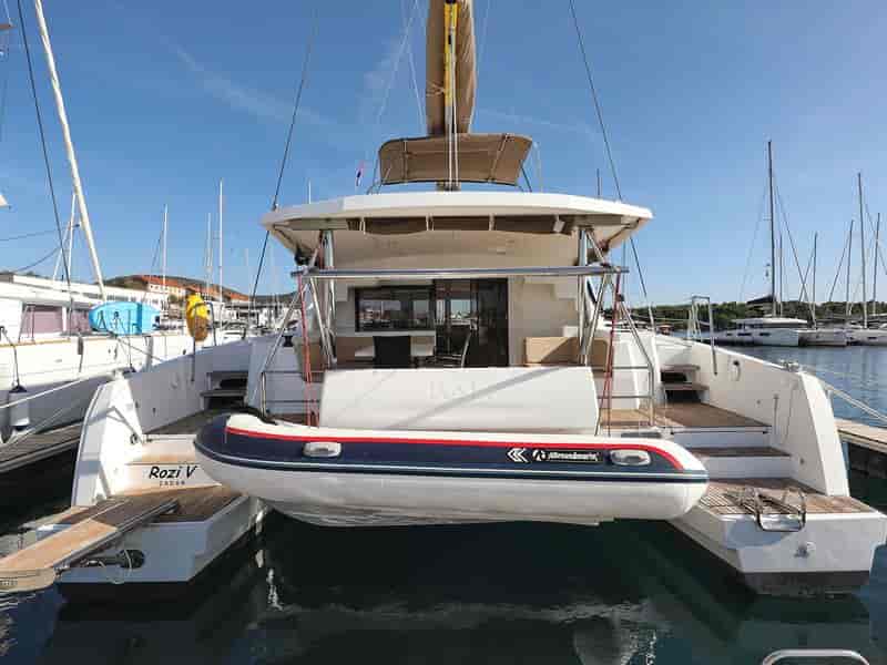 Photo of Rozi V, image 1 of 5