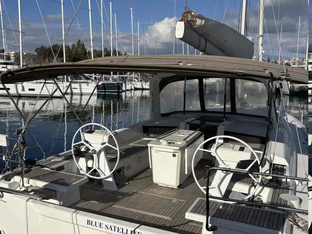 Photo 4 of Blue Satellite