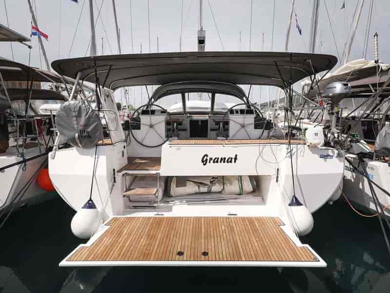 Photo of Granat, image 1 of 5