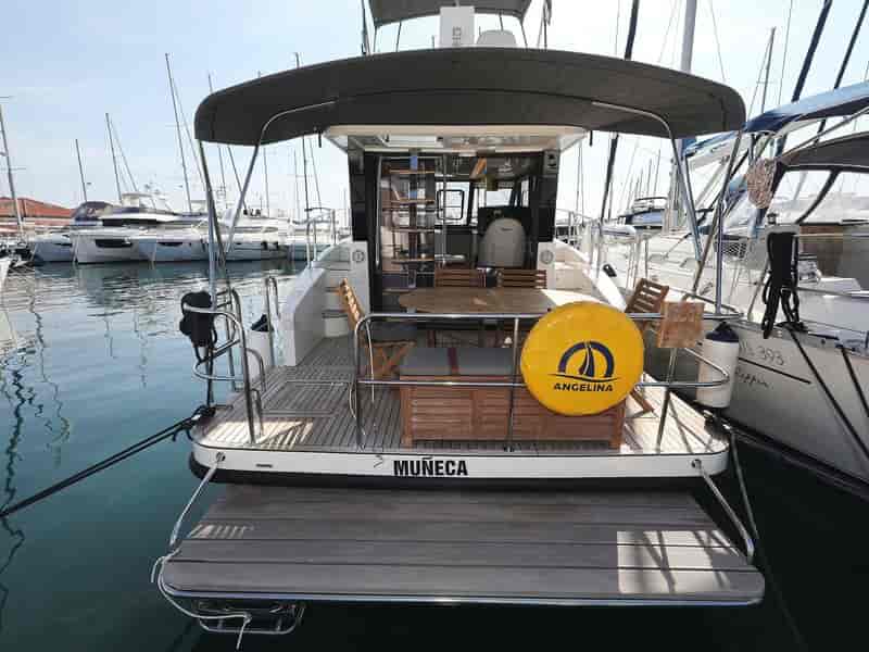 Photo of Muneca , image 1 of 5