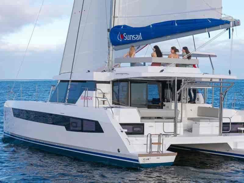 Photo of Sunsail 424/4/4 Classic, image 1 of 5