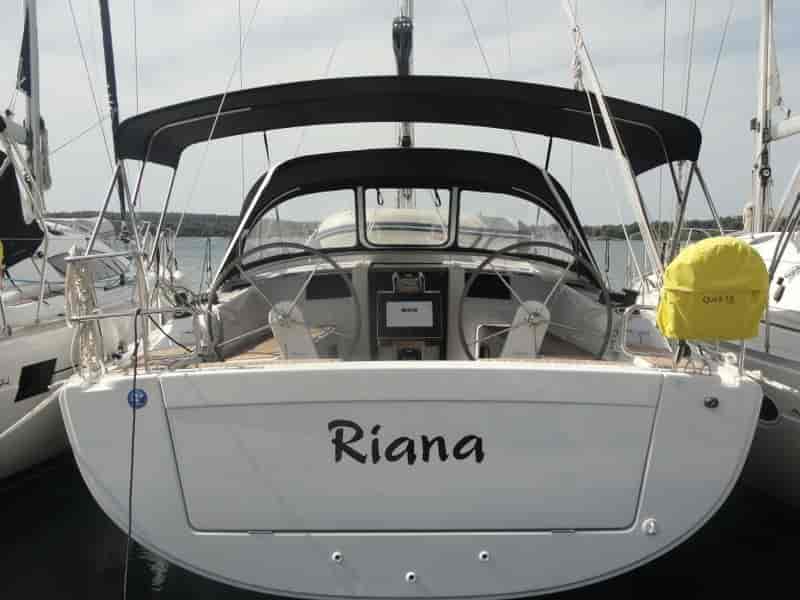 Photo of Riana, image 1 of 5