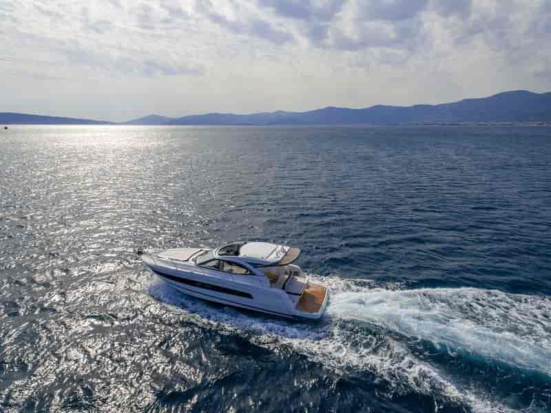 Photo of Chromia, image 1 of 5