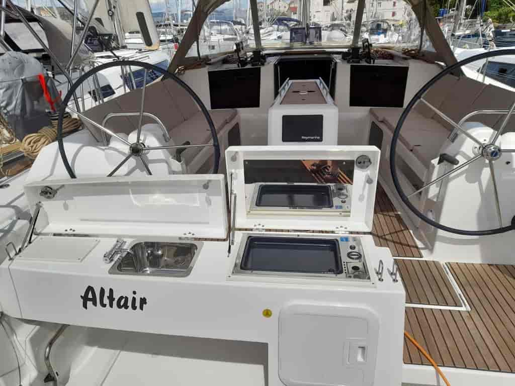 Photo 3 of Altair