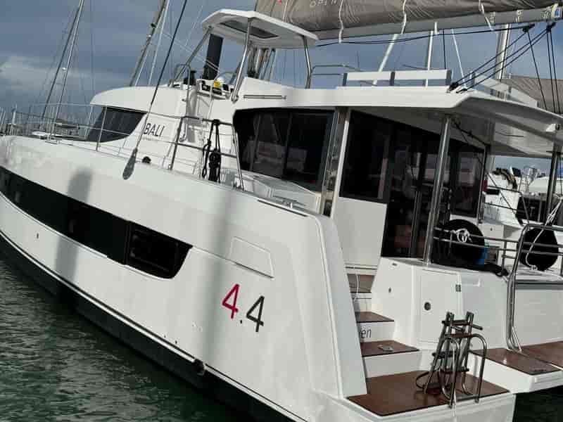 Photo of Seven, image 1 of 5